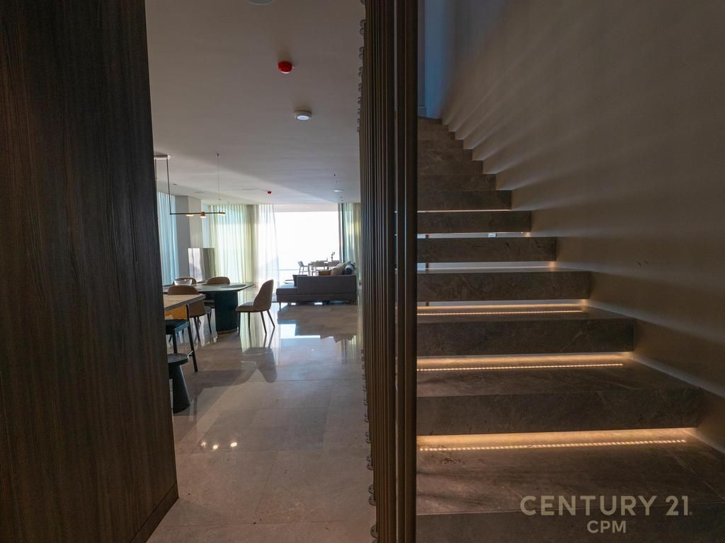 SHITET NJË NGA VILAT MË TË BUKURA NË GREEN COAST, PALASË 3,500,000 €