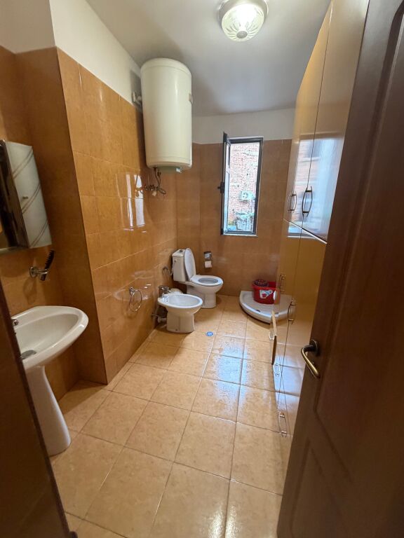 3+1,i mobiluar me hipoteke,te rruge e durresit buze rruge,200 miljon leke