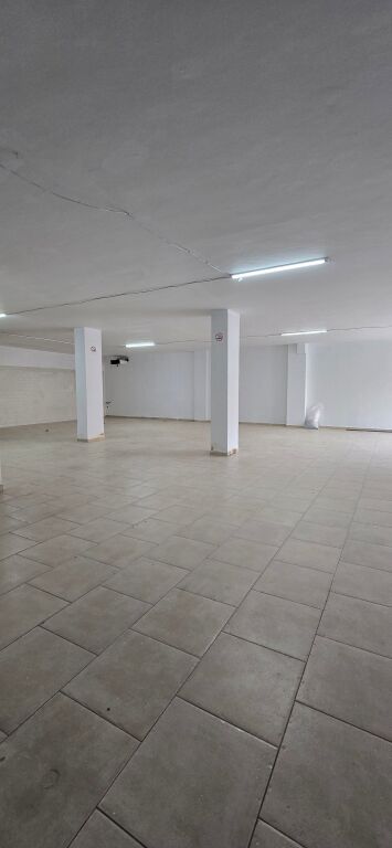 AMBIENT ME QIRA PER MAGAZINE/DEPO, PRANE KRYQEZIMIT TE BRRYLIT