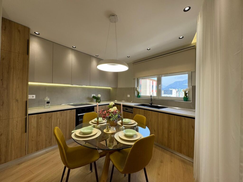 Shitet Apartament 2+1+2 ZOGU I ZI