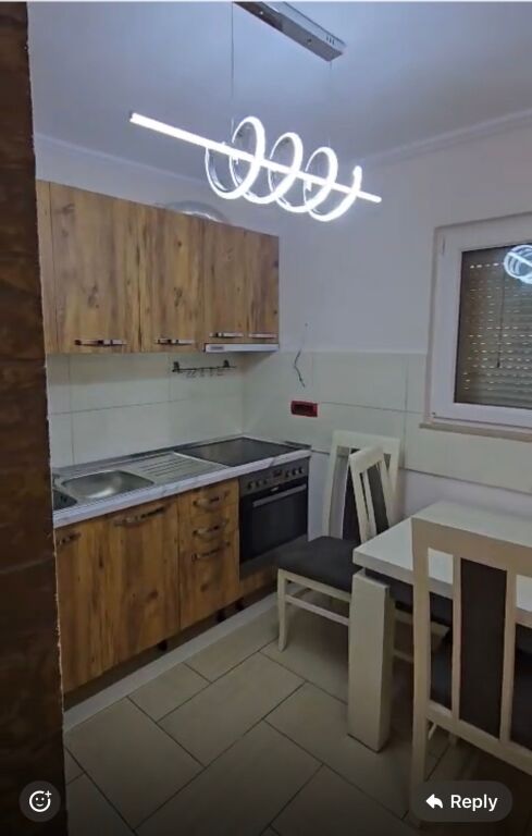 2+1,i mobiluar te shkolla mihal grameno,rruge e elbasanit,600 euro