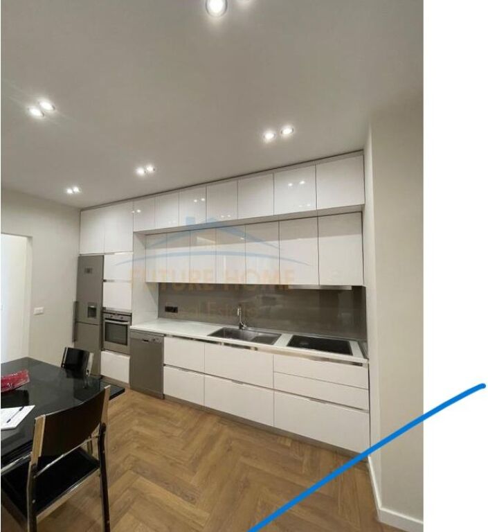 Qera, Apartament 2+1 + Post Parkimi , Pazari i Ri