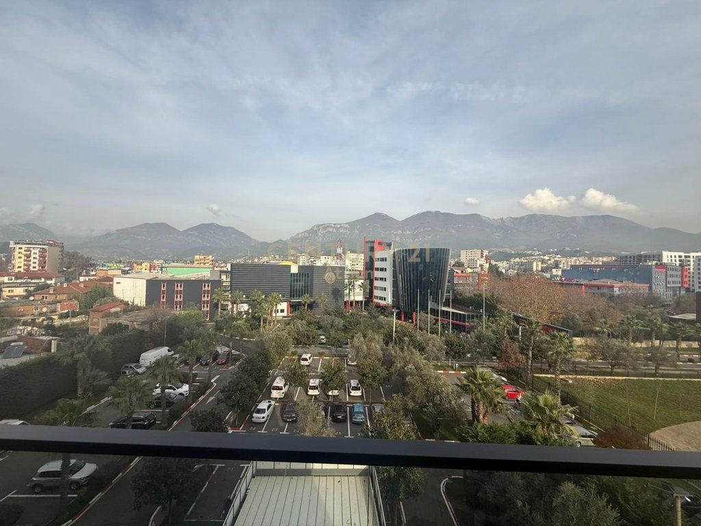 Shitet apartament 1+1 tek kompleksi 5D Porcelan , prane TV klan!