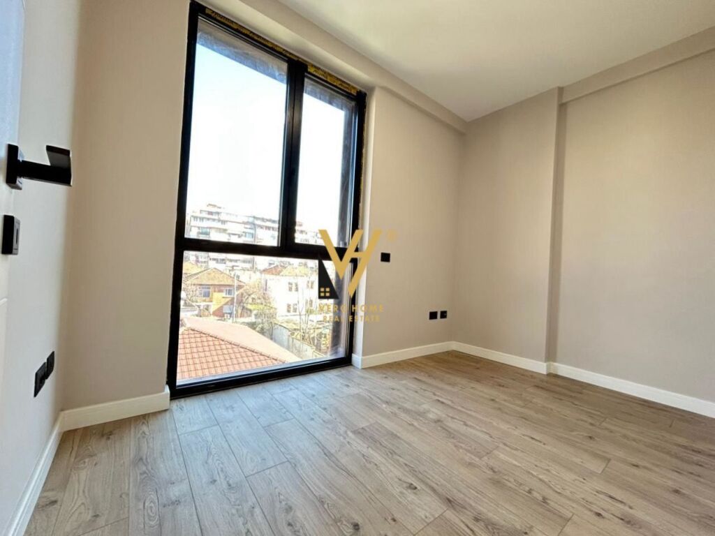 JEPET ZYRE 75 M2 ME QIRA TE SHKOLLA E KUQE 65.000 LEKE