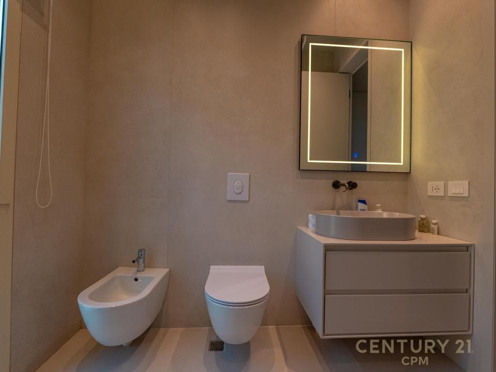 SHITET NJË NGA VILAT MË TË BUKURA NË GREEN COAST, PALASË 3,500,000 €