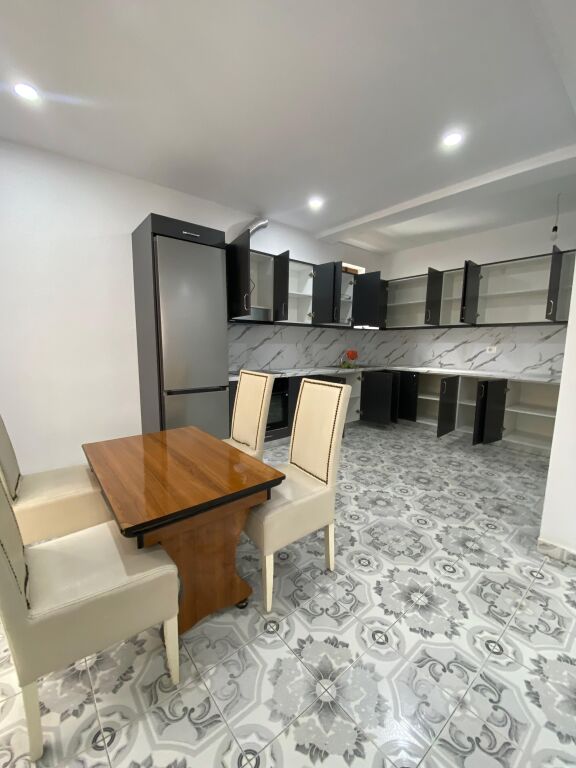 🏡 Jepet me Qira 2+1 – Shtëpi Private në Astir