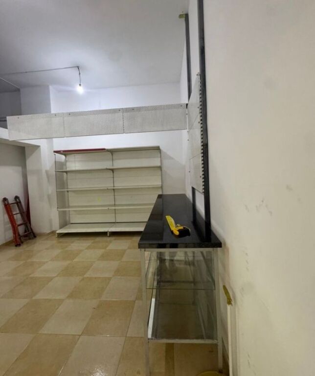 Commercial space for rent in Astir
