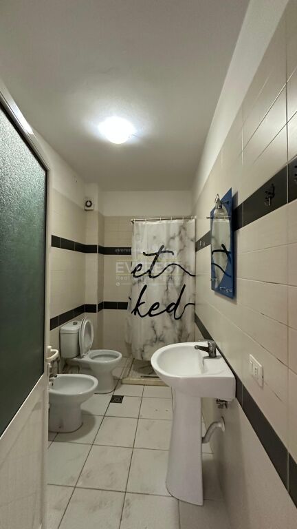 Tek Kompleksi Kontakt prabe 21-dhjetorit Shitet Apartament 1+1 me Hipoteke.