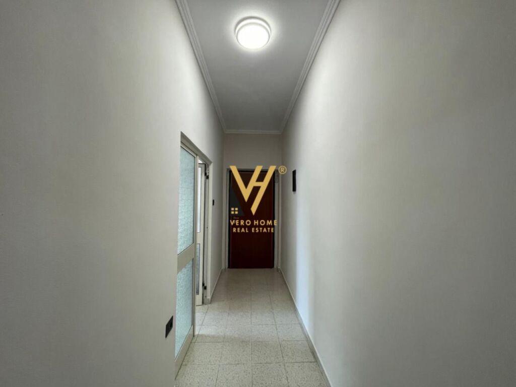 JEPET ZYRE 70 M2 ME QIRA TE SHALLVARET 700 EURO