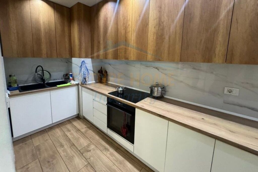 Shitet, Apartament 2+1+2+Post parkimi, Ali Demi