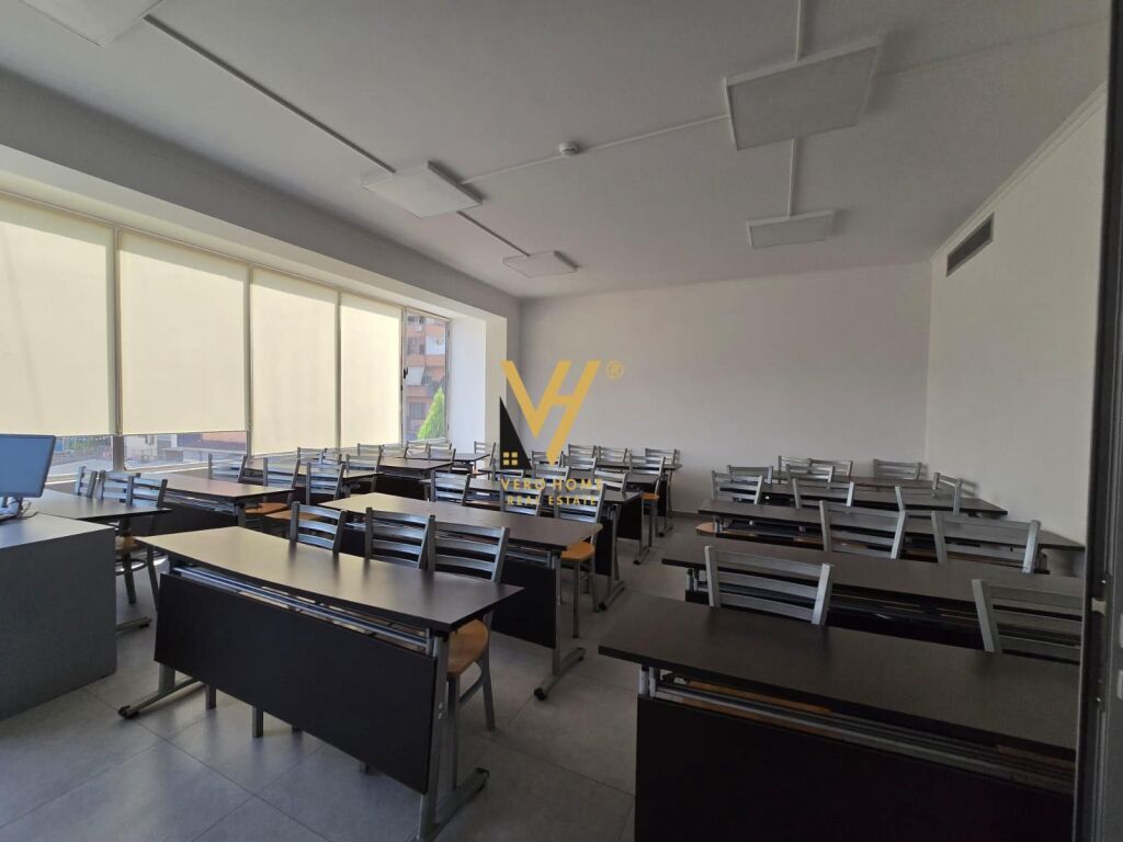 SI AFFITTASI EDIFICIO COMMERCIALE 1.340 M2 IN VIA KAVAJA 15.000 EURO