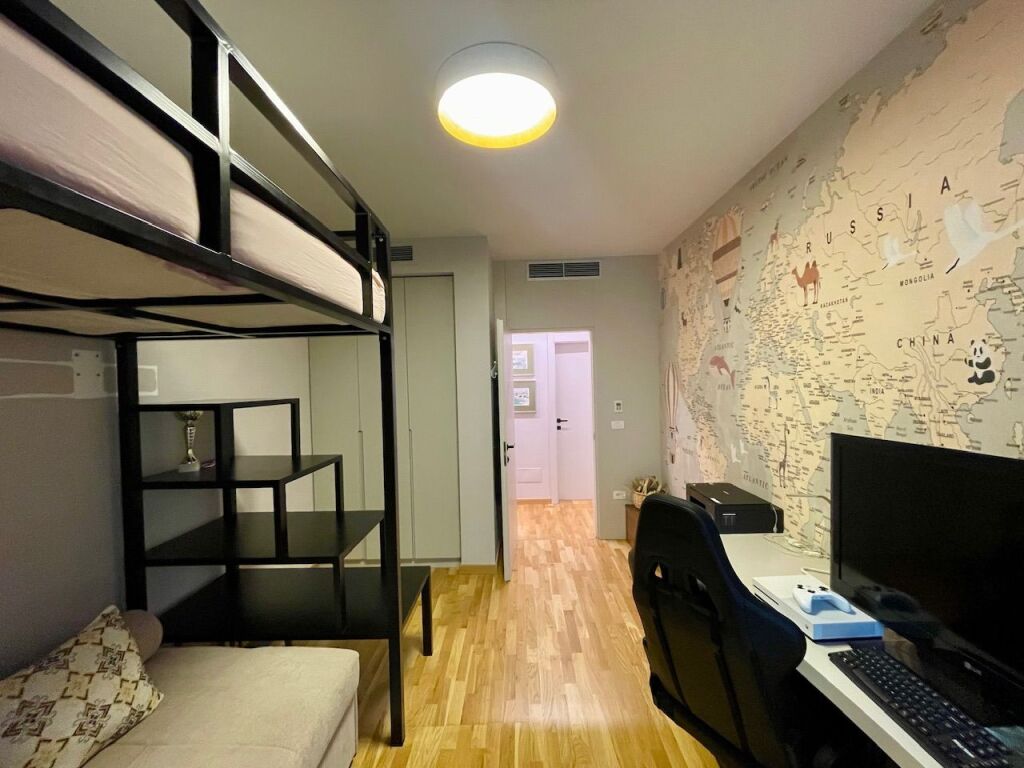 Jepet Qira Apartament 2+1+Post Parkimi në rezidencë private, Liqeni Thatë