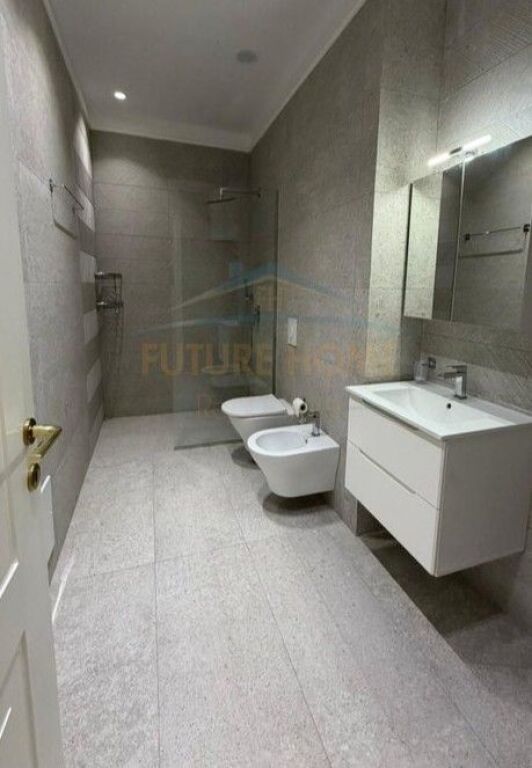 Affitto, Appartamento 1+1+Posto auto, vicino Air Albania, Tirana.