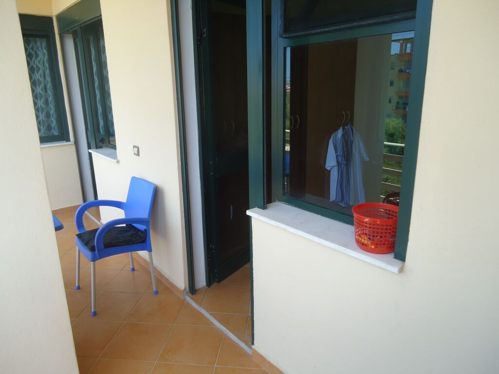 PËR SHITJE – APARTAMENT I MOBILUAR NË GOLEM.