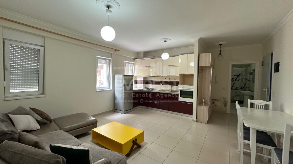 Tek Kompleksi Kontakt prabe 21-dhjetorit Shitet Apartament 1+1 me Hipoteke.