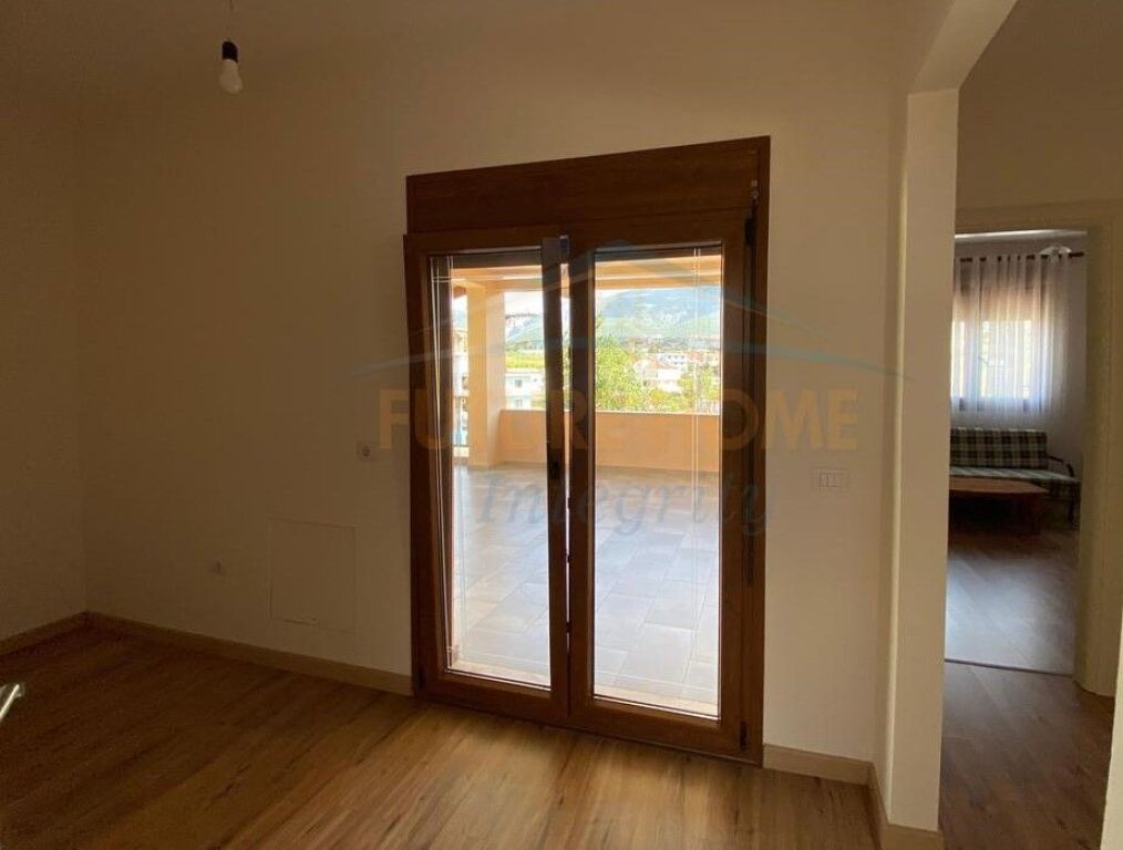 Qera, Duplex, Ali Demi, Tiranë.