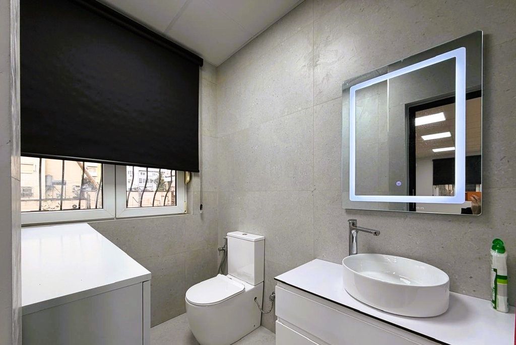 OPPOSITE TOPTAN, OPEN SPACE OFFICE FOR RENT!