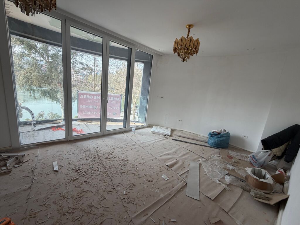 Locale per ufficio, vicino al Radison Lago Secco, 1600 euro, con posto auto