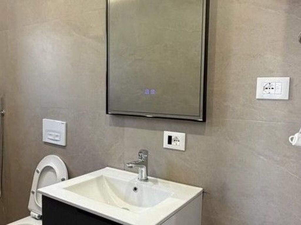 In vendita, Appartamento 1+1, Via Mine Peza, Tirana