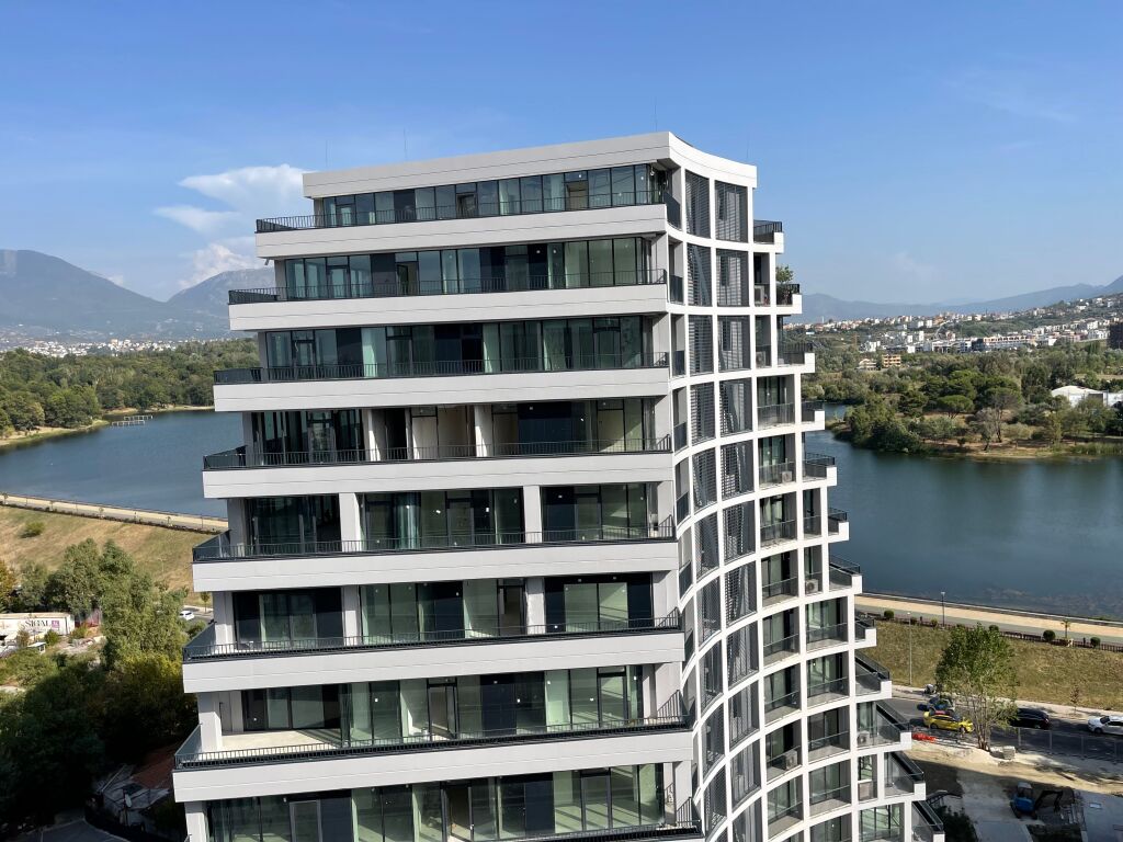 LAKE VIEW, ZYRE PER QIRA !