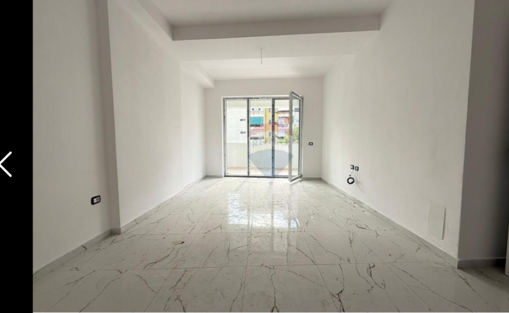 Apartament per shitje 2+1+2 tek Shkolla e Bashkuar