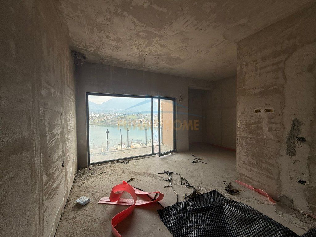 Shitet , Vile , Swan Lake Residence , Farke