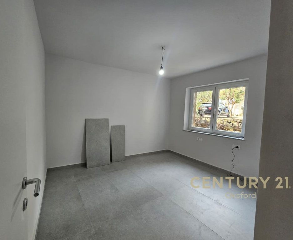 NJESI SHERBIMI ME QIRA TEK MATERNITETI I RI