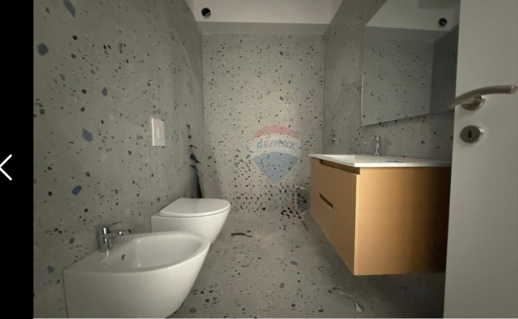 Apartament per shitje 2+1+2 tek Shkolla e Bashkuar