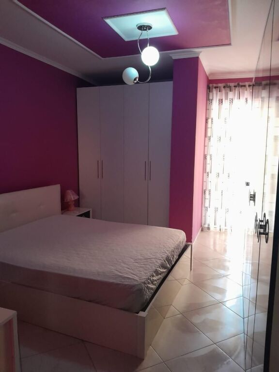 Apartament 2+1 per qira ne Yzberisht.