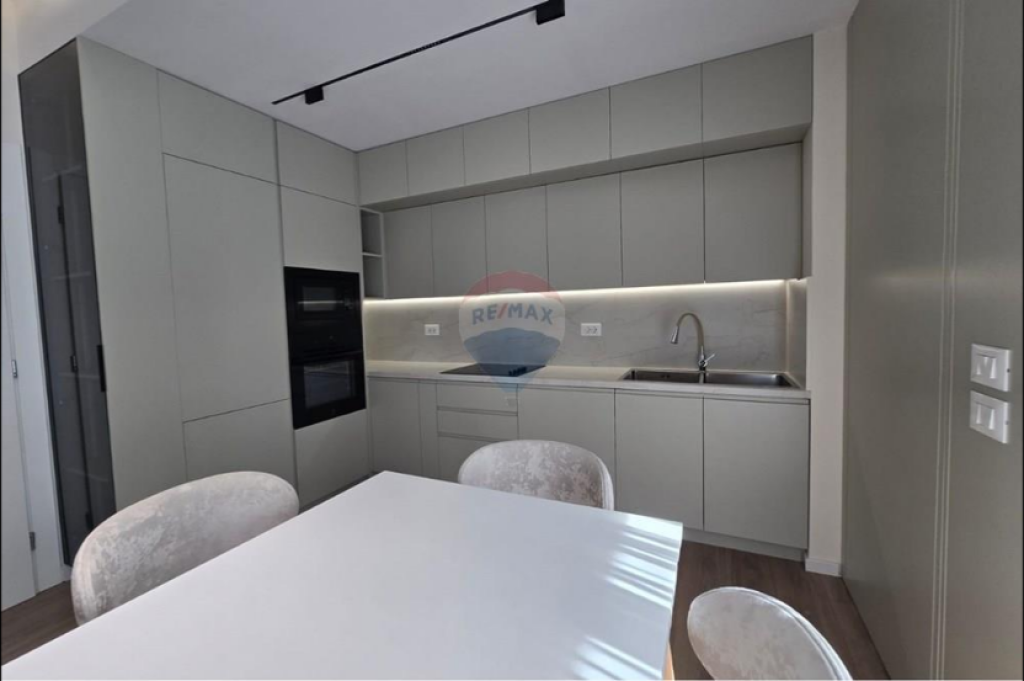 Appartamento in vendita 2+1+2+ parcheggio al Lago Secco