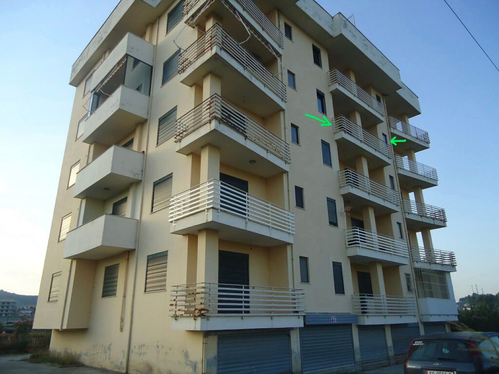 PËR SHITJE – APARTAMENT I MOBILUAR NË GOLEM.
