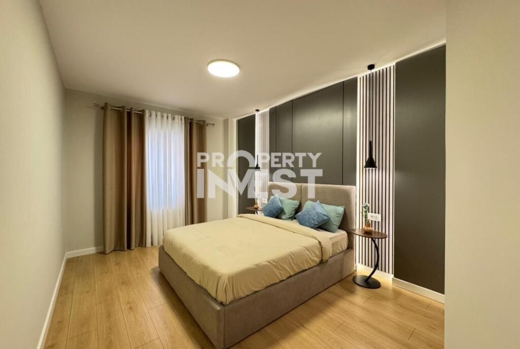 Shitet Apartament 2+1+2 Zogu  I zi