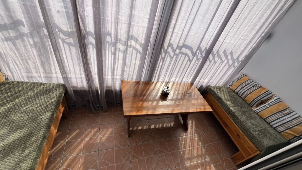 JEPET ME QIRA – APARTAMENT 1+1 NË QENDËR, TE PIAZZA