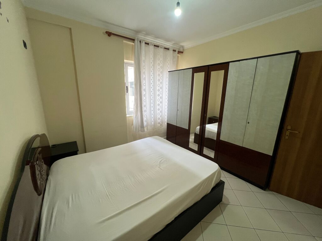 2+1 In Affitto, Astir, Bar Artisti