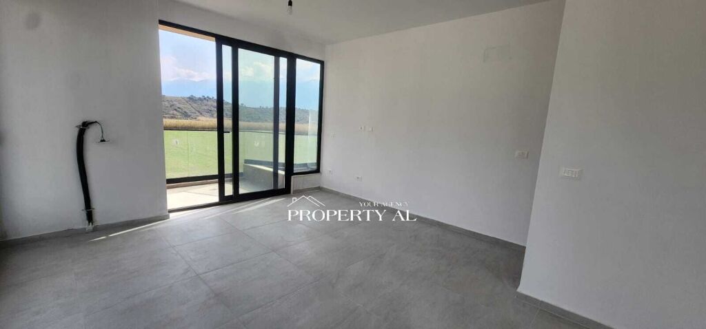 Modern Apartment for Sale – Regina Palm Resort, Radhimë