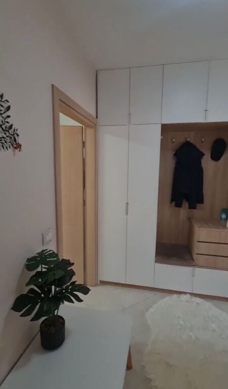 Shitet apartament 1+1 i mobiluar tek Oxhaku