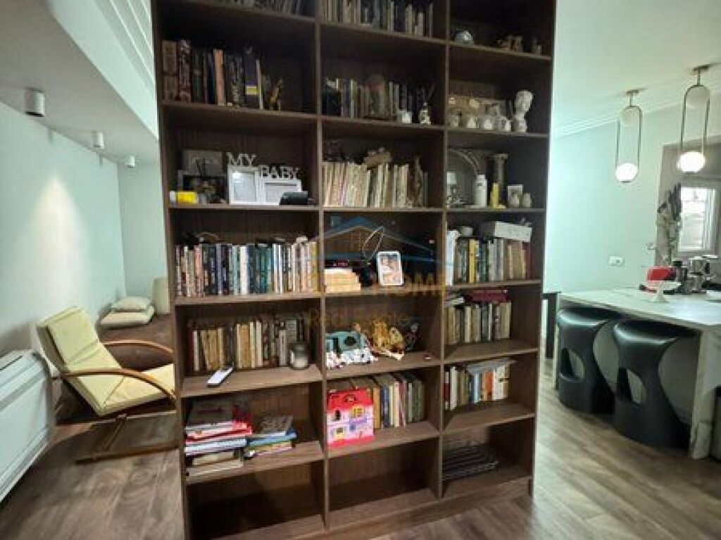 Shitet,Apartament 3+1+2, 21 Dhjetori,Tiranë