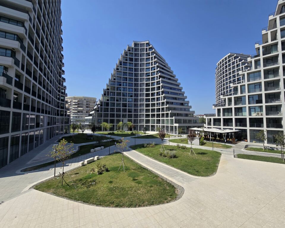 Open space shop/For rent📍Lake view residence 📌3000€