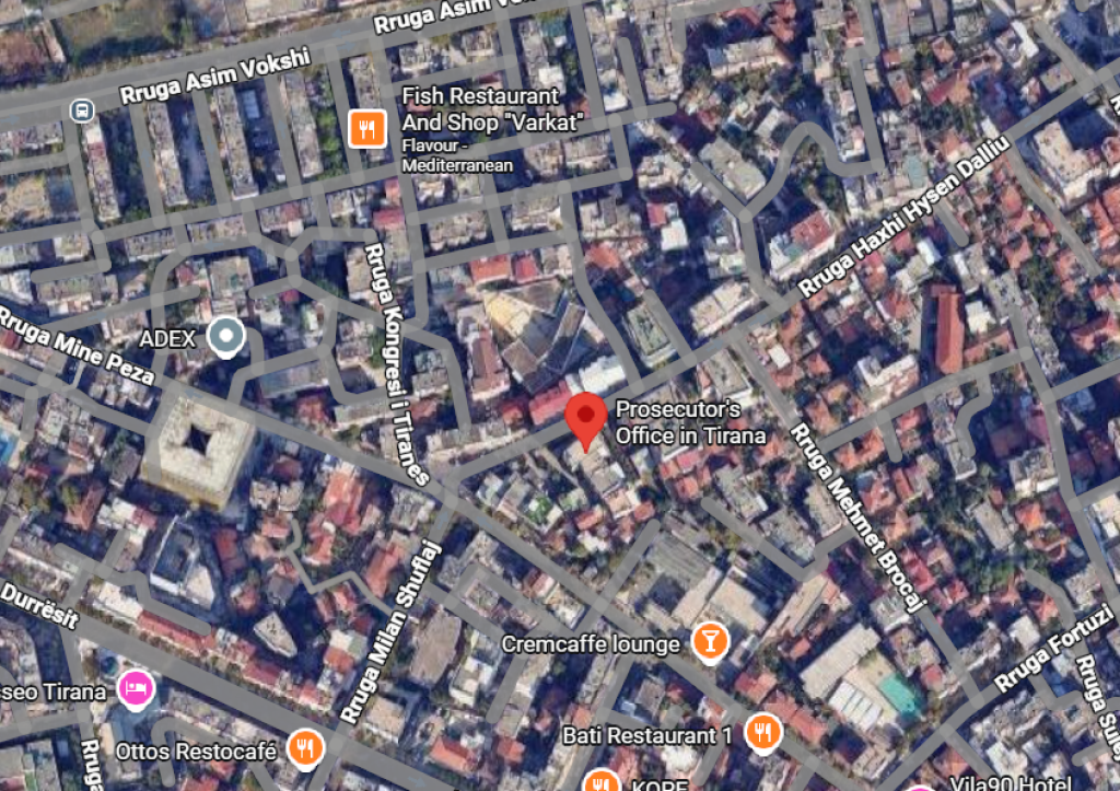 SI AFFITTASI 3 NEGOZI VICINO ALLA PROCURA