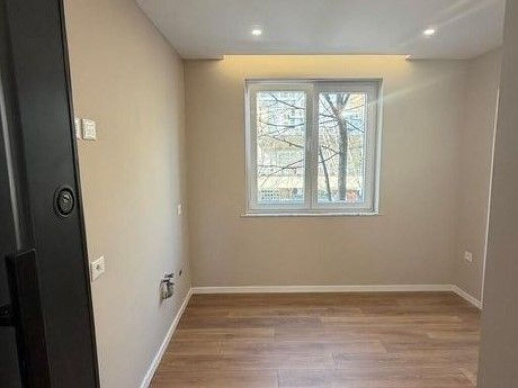 In vendita, Appartamento 1+1, Via Mine Peza, Tirana