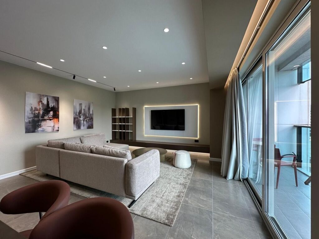 Appartamento 2+1+2 con parcheggio in affitto ad Ambassador 3