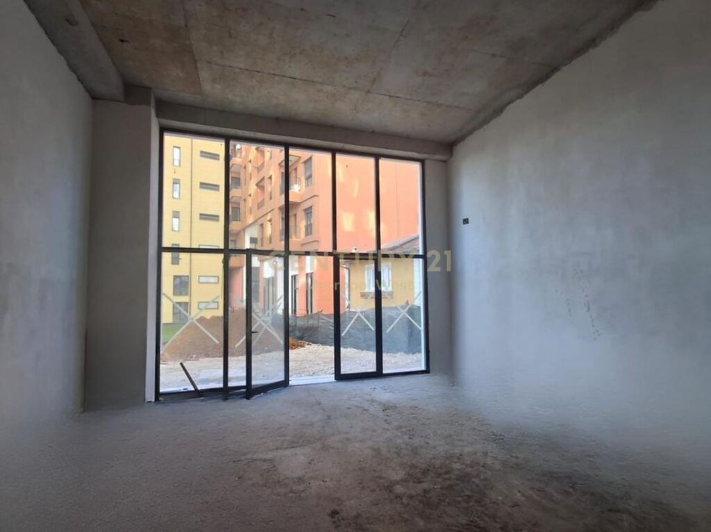 Jepet me qera ambient komercial