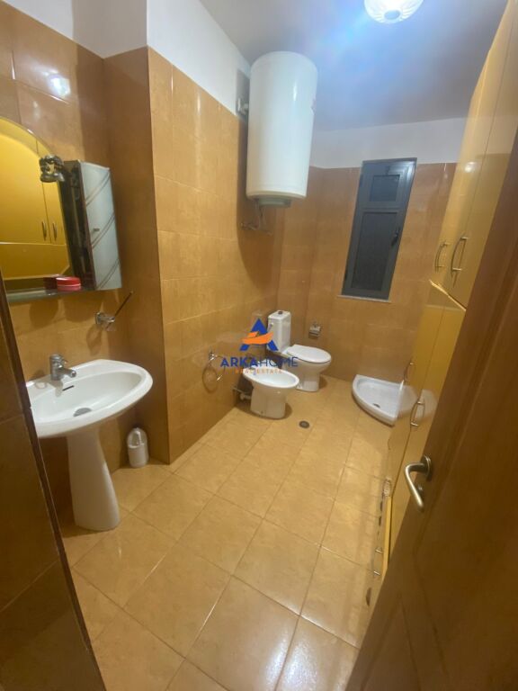 VENDESI APPARTAMENTO 3+1+BALCONE " STRADA DURRES "22.000.000 LEKE