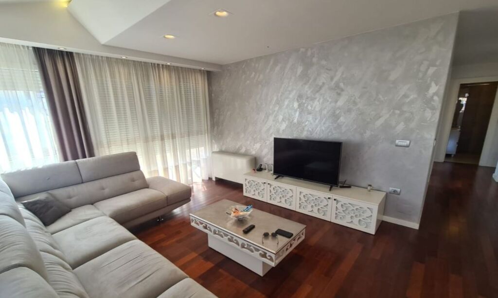 Vendesi in vendita 2+1+2