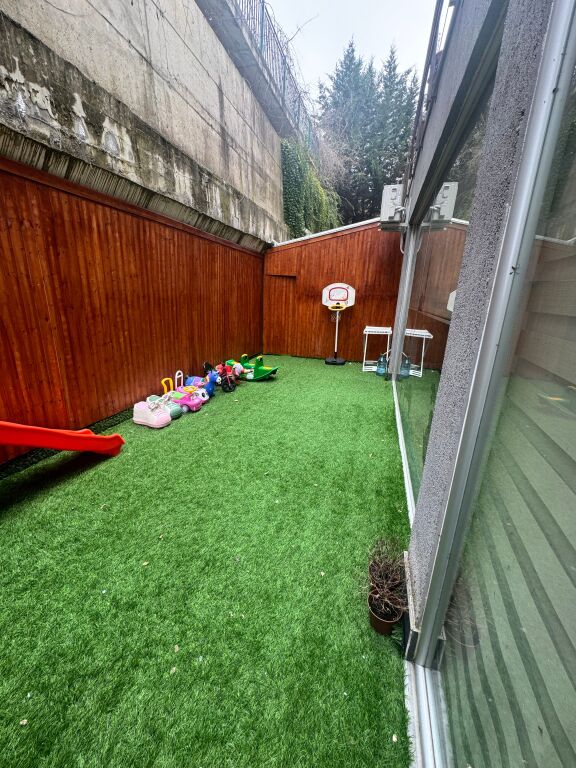 🏢 JEPET ME QERA AMBIENT PËR BIZNES / ZYRË – LIQENI I THATE