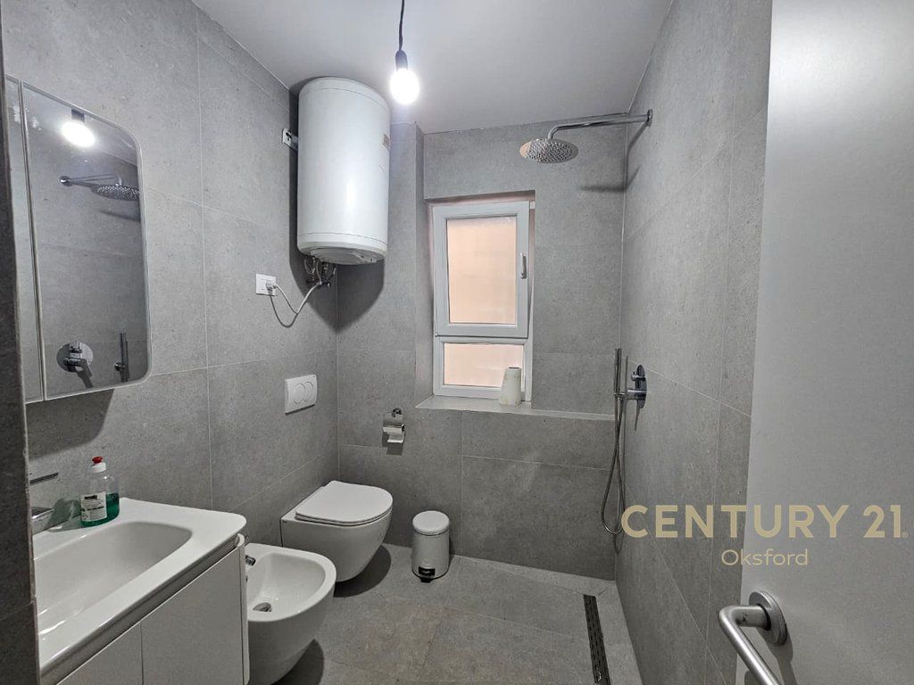 NJESI SHERBIMI ME QIRA TEK MATERNITETI I RI