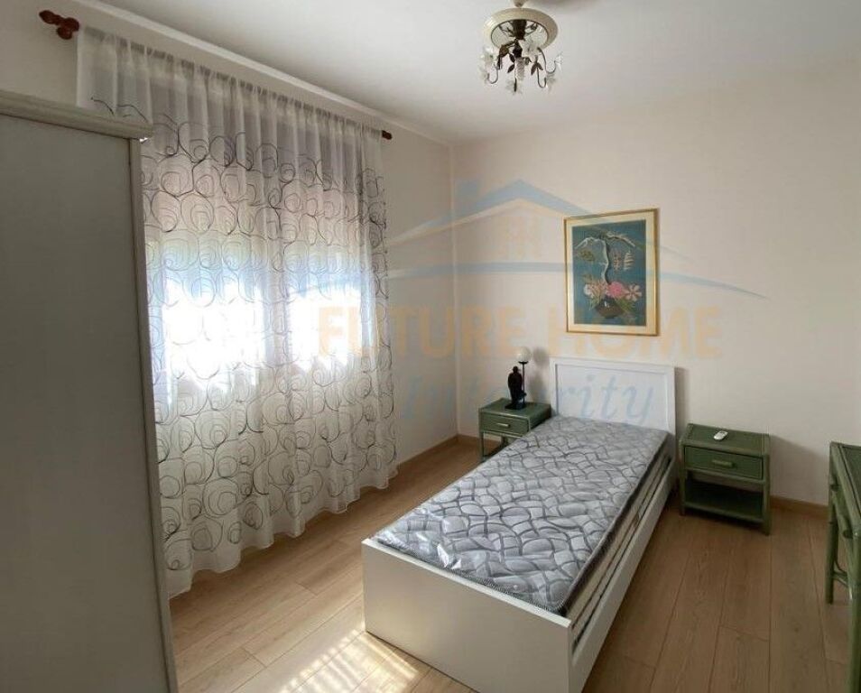 Qera, Duplex, Ali Demi, Tiranë.