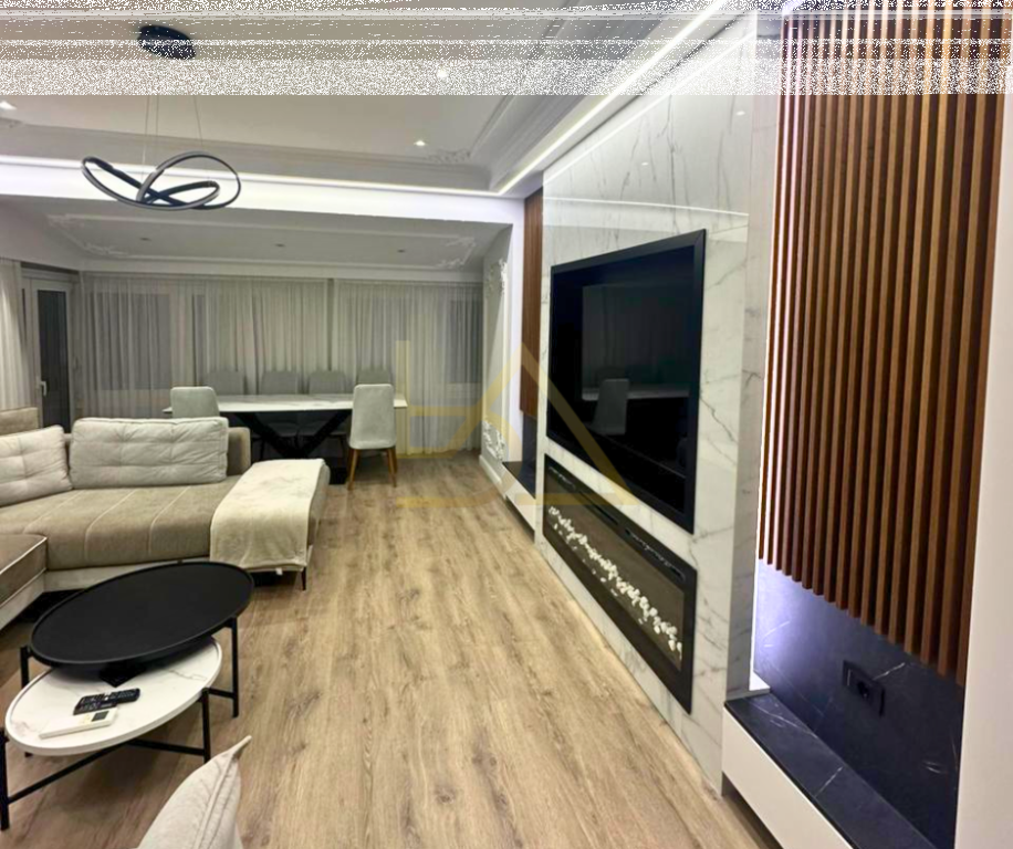 Shitet Papafingo – Rruga Mitat Hoxha, Sarandë