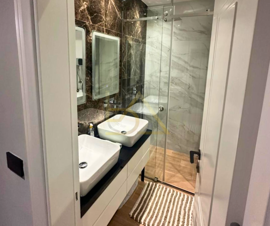 Shitet Papafingo – Rruga Mitat Hoxha, Sarandë