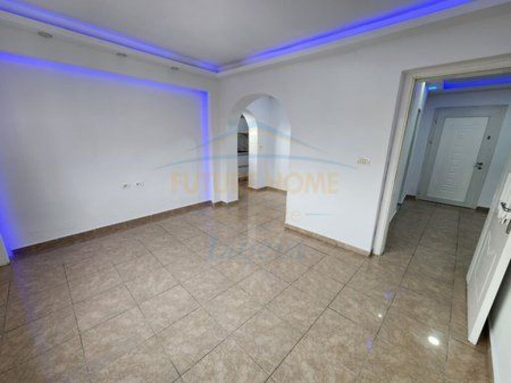 In vendita, Appartamento 2+1, Via Kavajës, Tirana